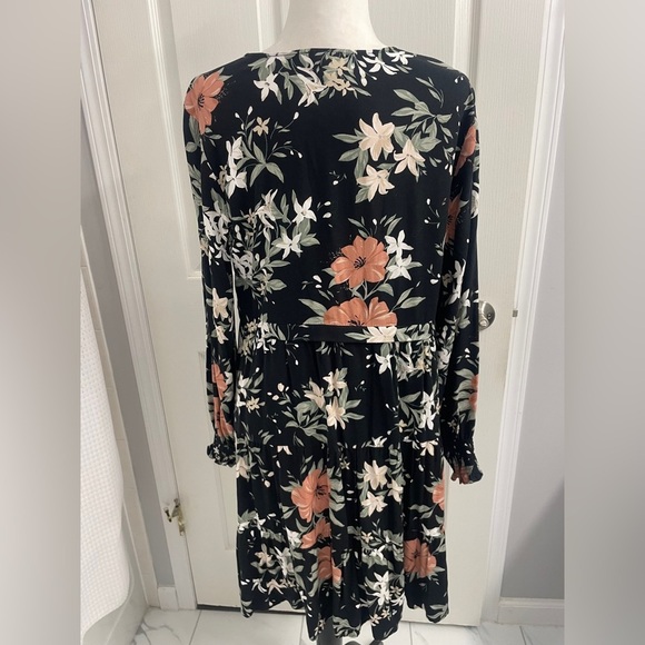 Chic Black Floral Long Sleeve Dress - Picture 6 of 10